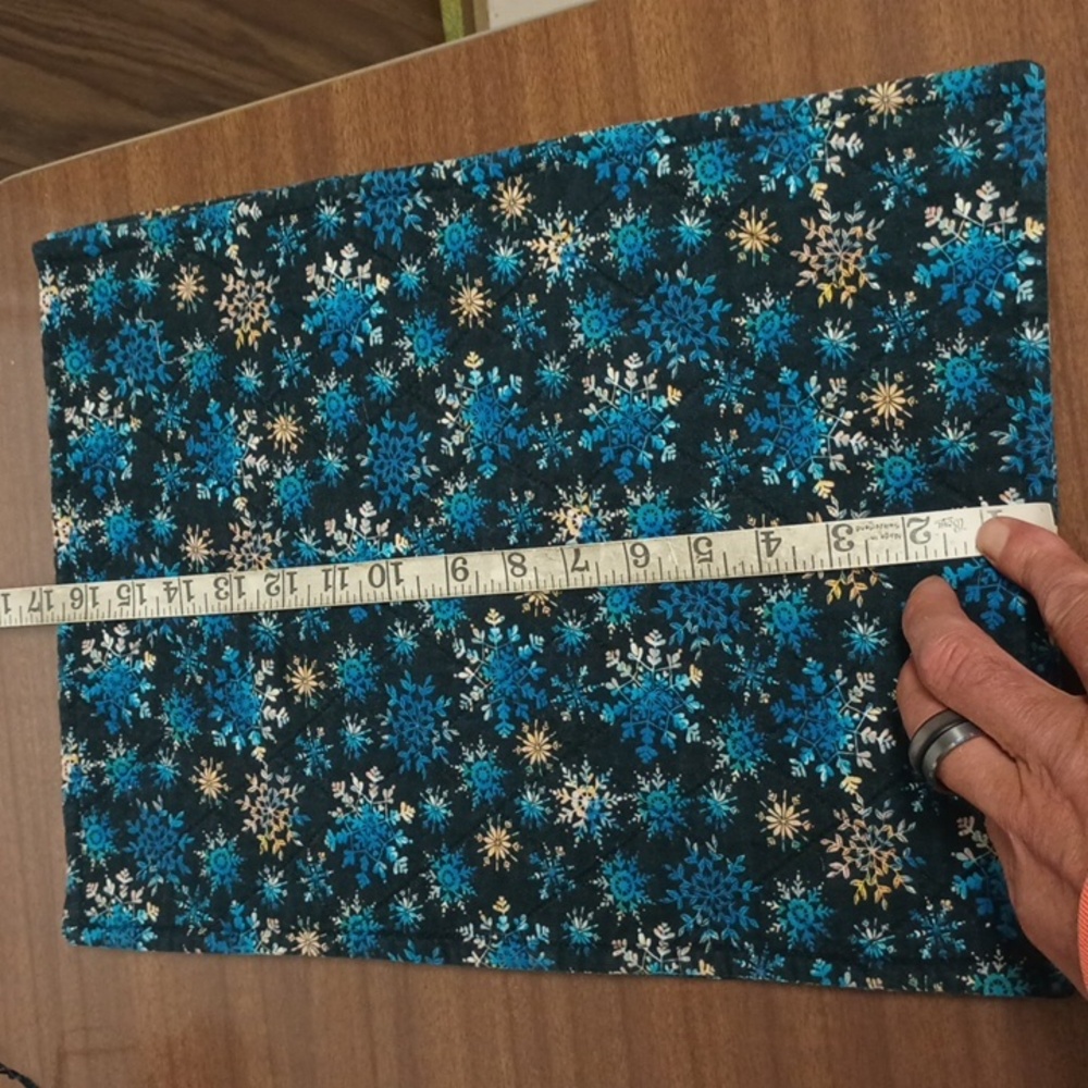 2 Snowflake Hand Crafted Placemats - Picture 4 of 4